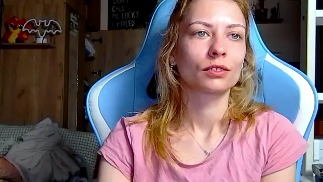 karo123421 online show from March 11, 2026, 3:23 am