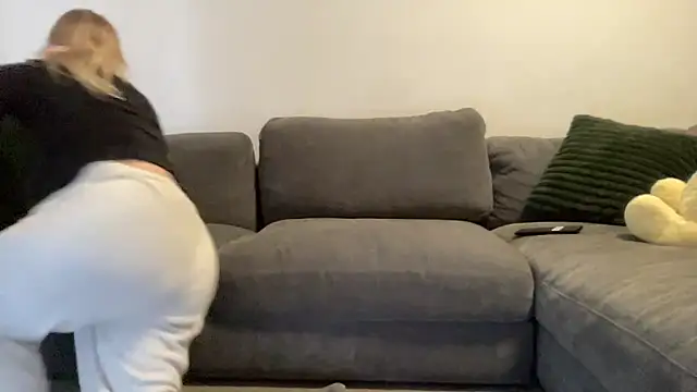 bigboobybabyxh online show from April 10, 2026, 11:20 pm