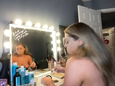Alexaluxee online show from October 18, 2025, 7:25 pm