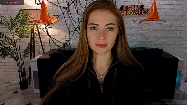 Snapshot of Adelyna_Bird chatting on October 16, 2025, 6:25 am Adelyna Bird online show from October 16, 2025, 6:25 am