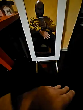 Dolceporco19 online show from December 1, 2025, 5:07 pm