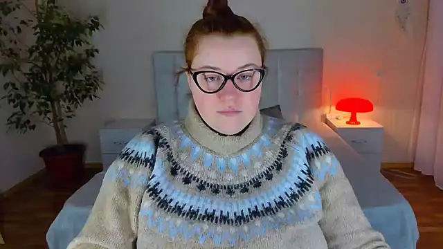 PolinaSalvatore online show from December 16, 2025, 1:16 pm