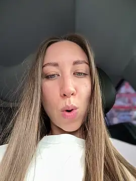 EvaCatt online show from April 3, 2026, 3:26 am