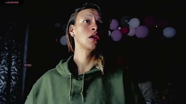 Summer XO online show from January 20, 2025, 3:37 am