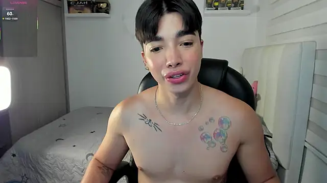 santy7v7 online show from December 14, 2025, 2:33 pm