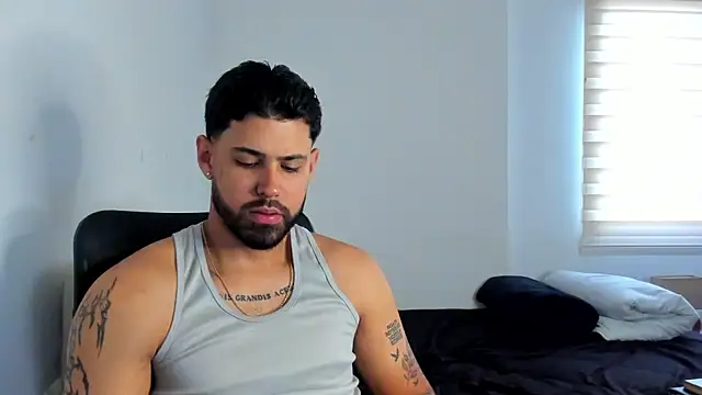 Snapshot of Justyn_Torres chatting on October 15, 2025, 12:16 pm Justyn Torres online show from October 15, 2025, 12:16 pm