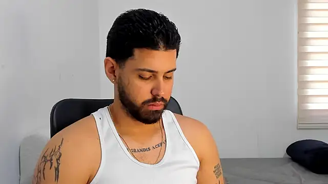 Justyn Torres online show from October 24, 2025, 1:51 pm