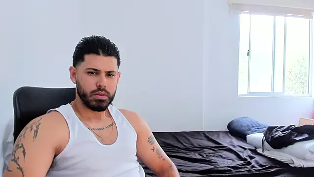 Justyn Torres online show from December 2, 2025, 2:12 pm