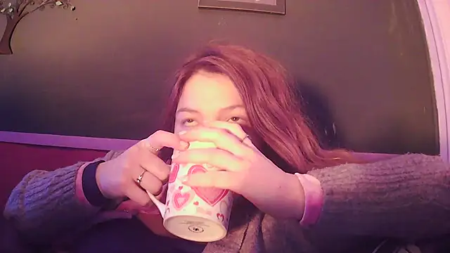 Snapshot of Angelk43 chatting on December 20, 2025, 6:42 am Angelk43 online show from December 20, 2025, 6:42 am