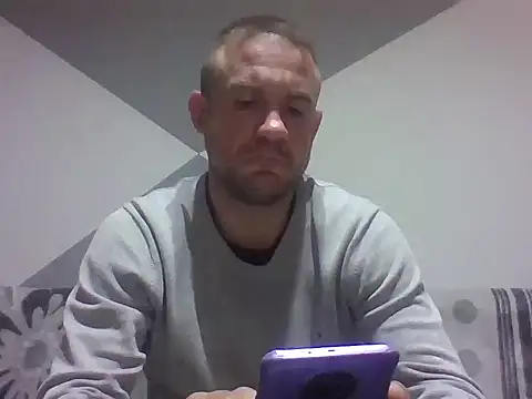 Snapshot of aroj95 chatting on April 2, 2026, 7:11 pm aroj95 online show from April 2, 2026, 7:11 pm