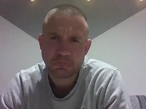 Snapshot of aroj95 chatting on April 27, 2026, 10:41 pm aroj95 online show from April 27, 2026, 10:41 pm