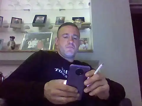 Snapshot of aroj95 chatting on May 2, 2026, 1:32 am aroj95 online show from May 2, 2026, 1:32 am