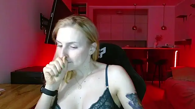 illusorycat online show from November 13, 2025, 6:18 pm