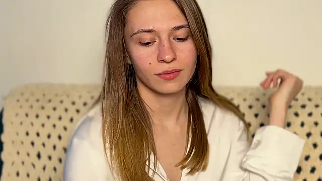 LovelyKatea online show from May 1, 2026, 1:37 pm