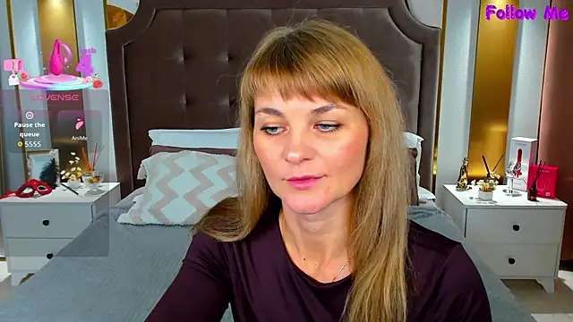 annasimonsj online show from November 9, 2025, 1:04 am