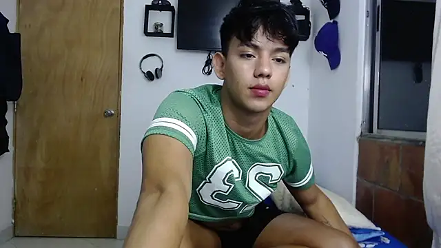 Apolo  lommelli online show from March 2, 2025, 4:50 am