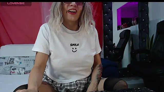 kimberlybirdx online show from November 11, 2025, 5:35 pm