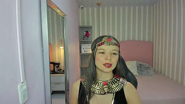 LORELAIGIVEN online show from October 31, 2025, 12:39 pm