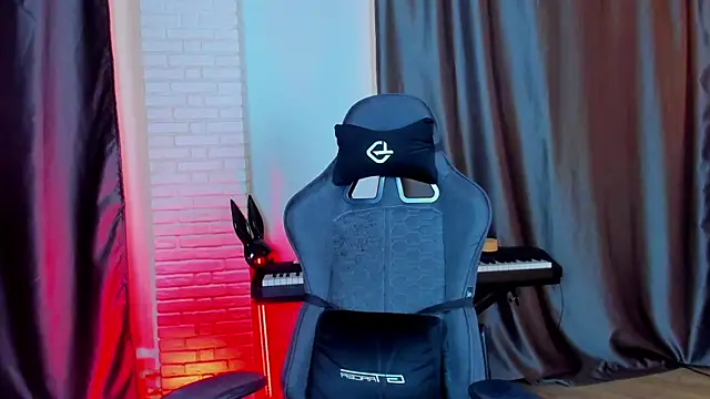 QueenAliss online show from January 6, 2025, 3:53 am