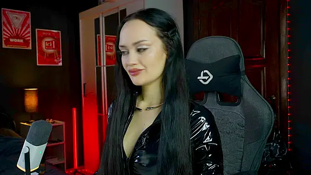 QueenAliss online show from February 19, 2026, 5:36 am