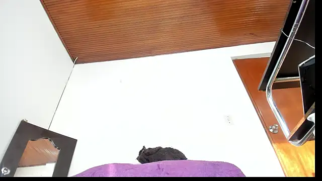 Snapshot of emely_exotic chatting on January 18, 2025, 12:57 pm emely exotic online show from January 18, 2025, 12:57 pm