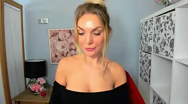 AulloraHoney online show from December 19, 2024, 6:56 pm