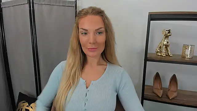 AulloraHoney online show from June 7, 2026, 5:44 am