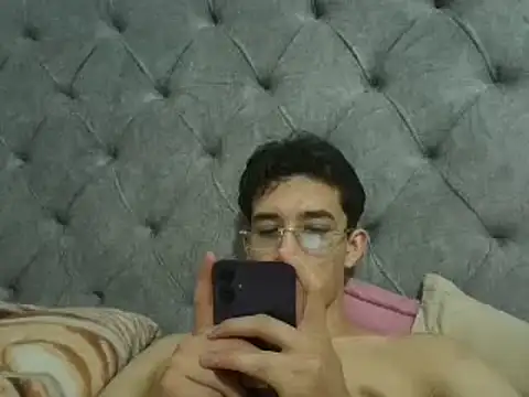 Snapshot of tiben11 chatting on November 11, 2025, 2:22 am tiben11 online show from November 11, 2025, 2:22 am