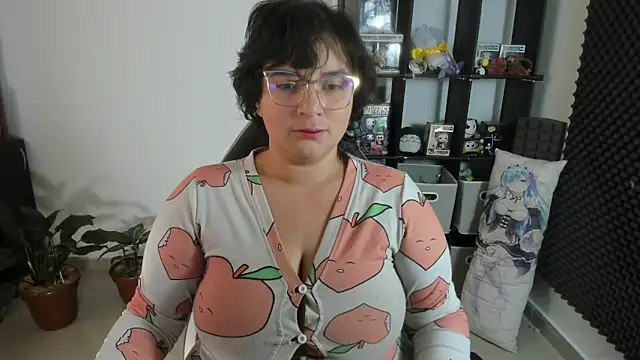 aika-dreams online show from February 19, 2025, 1:28 pm