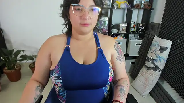 aika-dreams online show from March 5, 2025, 12:33 pm