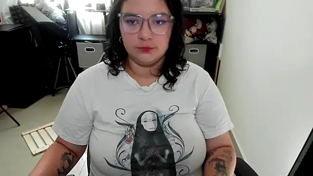 aika-dreams online show from November 11, 2025, 1:55 pm