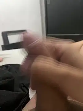 Snapshot of dustbor chatting on January 22, 2025, 9:32 pm dustbor online show from January 22, 2025, 9:32 pm