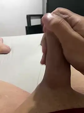 Snapshot of dustbor chatting on February 12, 2025, 7:35 pm dustbor online show from February 12, 2025, 7:35 pm