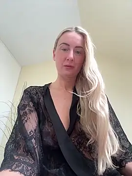 CutieEmy online show from April 16, 2026, 12:06 pm