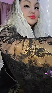 Snapshot of Larissa_K chatting on December 15, 2025, 7:29 pm Larissa K online show from December 15, 2025, 7:29 pm