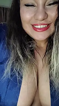 Snapshot of Larissa_K chatting on January 5, 2026, 5:27 pm Larissa K online show from January 5, 2026, 5:27 pm