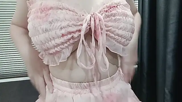 pelue online show from October 13, 2025, 1:27 am