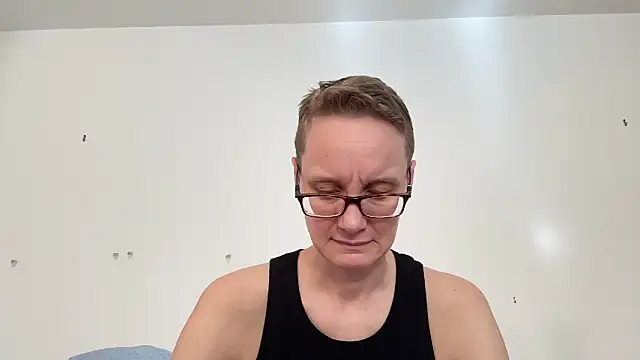 Snapshot of LeahWilde chatting on February 5, 2025, 3:42 pm LeahWilde online show from February 5, 2025, 3:42 pm