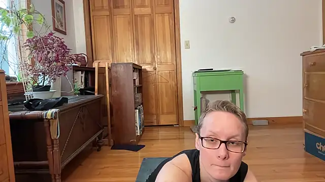 Snapshot of LeahWilde chatting on February 16, 2025, 3:38 pm LeahWilde online show from February 16, 2025, 3:38 pm