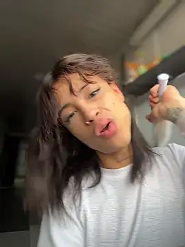 stormytt  online show from November 10, 2025, 6:18 pm