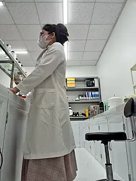 HinaLovely online show from March 23, 2026, 3:32 am