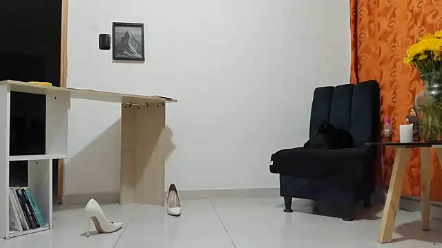 Snapshot of emely_garcia chatting on November 28, 2025, 11:40 pm emely garcia online show from November 28, 2025, 11:40 pm