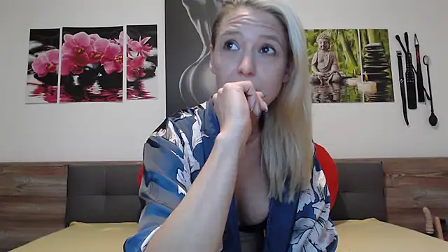 Naschkatze01 online show from October 19, 2025, 6:14 am