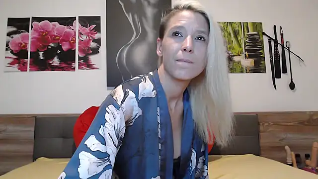 Naschkatze01 online show from October 28, 2025, 7:38 pm