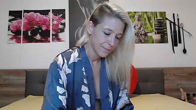 Naschkatze01 online show from October 29, 2025, 7:48 pm