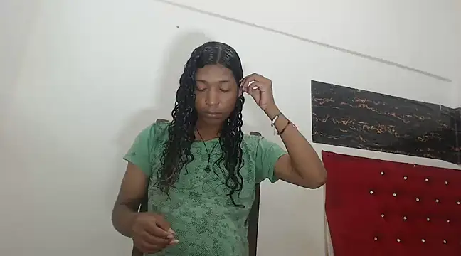shairaStarr online show from December 6, 2024, 3:33 pm