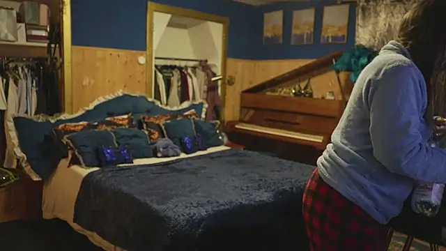 VanessaDoyle online show from April 15, 2026, 9:04 pm