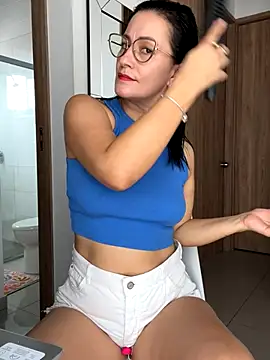 Snapshot of Verito_hot chatting on October 19, 2025, 2:07 pm Verito hot online show from October 19, 2025, 2:07 pm