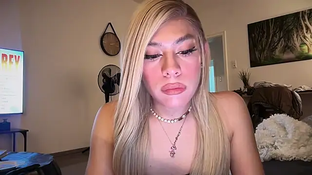 saray doll online show from February 20, 2026, 7:47 pm