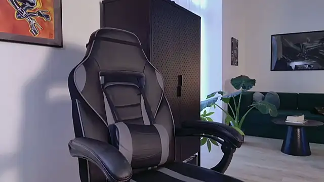 Rubbernina online show from February 16, 2026, 3:52 pm